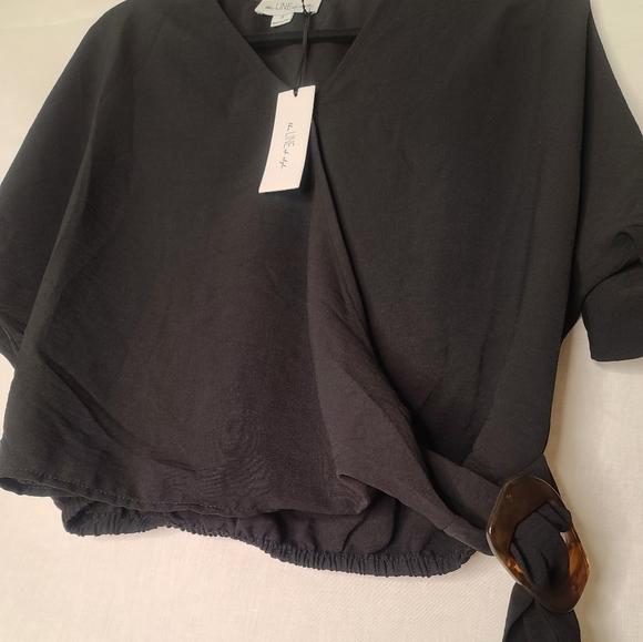 NWT - CROPPED BLIUSE BY THE LINE OF STYLE - Picture 3 of 9
